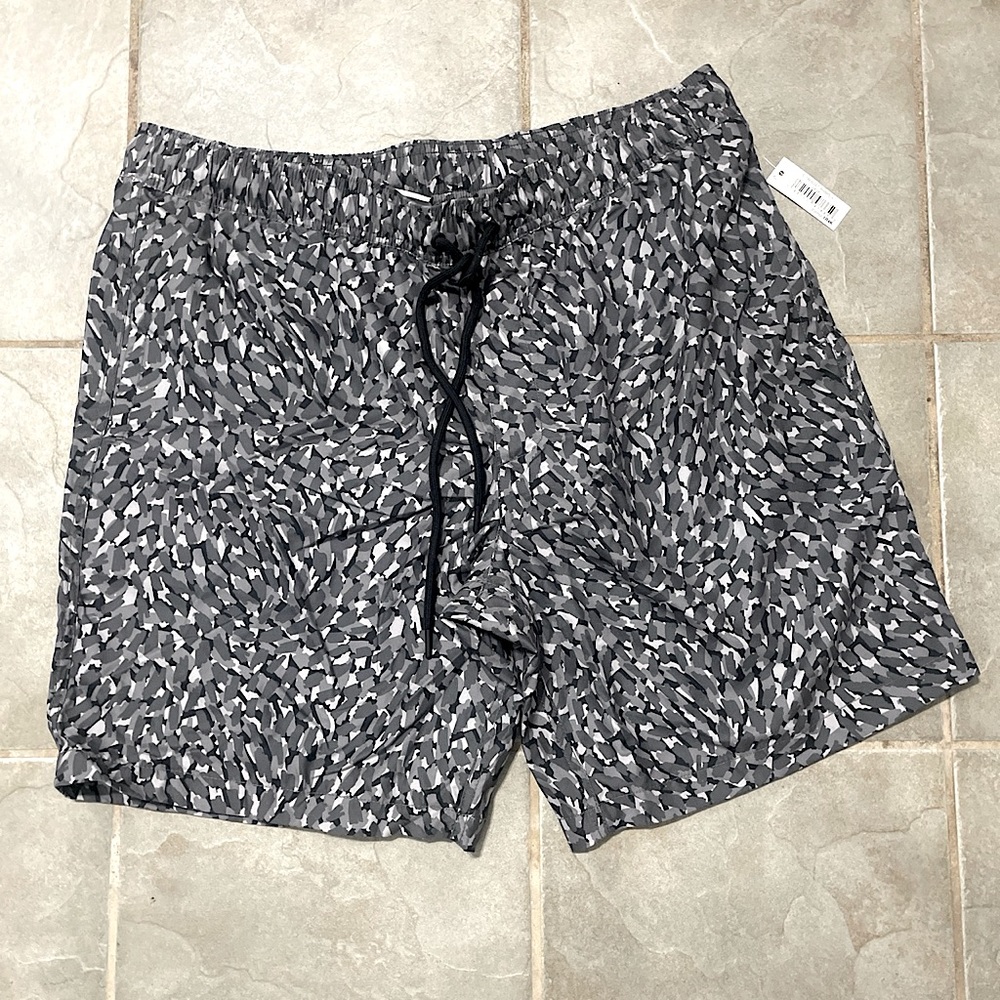 NWT AMAZON ESSENTIALS SWIM TRUNKS
